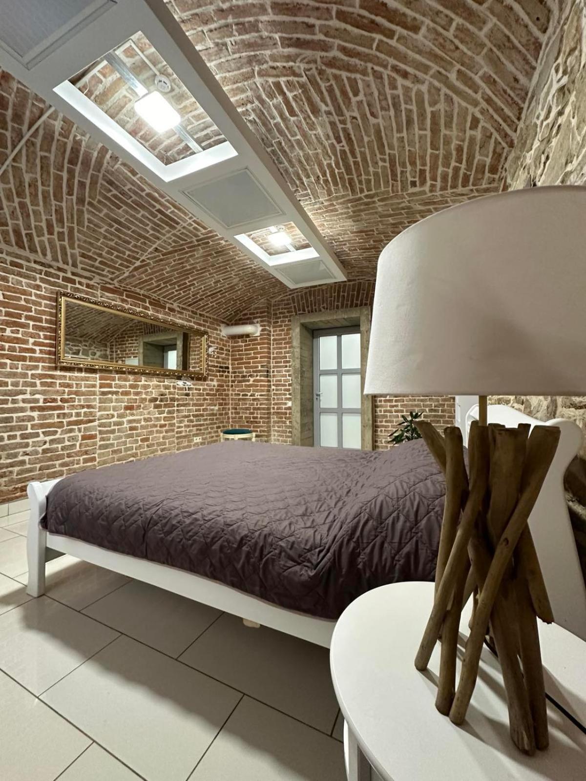 2Х Кім-Й Loft На Площі Філармонії By Willox Apartment Chernivtsi Bagian luar foto
