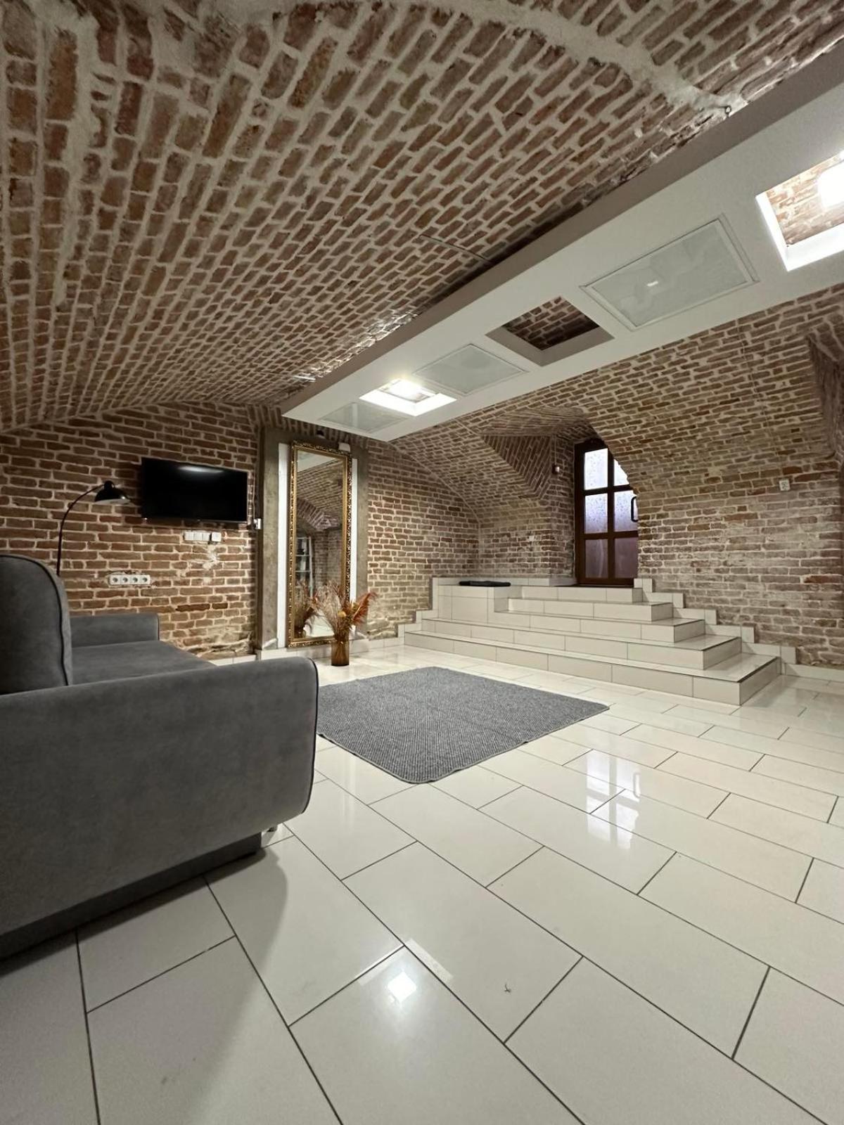 2Х Кім-Й Loft На Площі Філармонії By Willox Apartment Chernivtsi Bagian luar foto